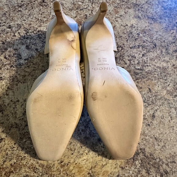VINCE | Nude Tiana Point Toe Leather Pumps Size 8 Eur 38 (Discolored Sole) - Picture 5 of 5